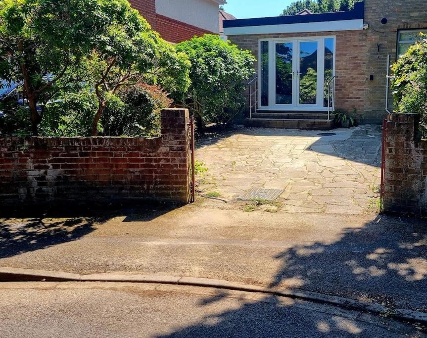 Private Self-contained Place Appartamento Bournemouth